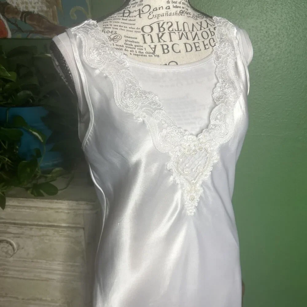 Vtg Dentelle White Satin Bias Cut Nightgown With Beads Small